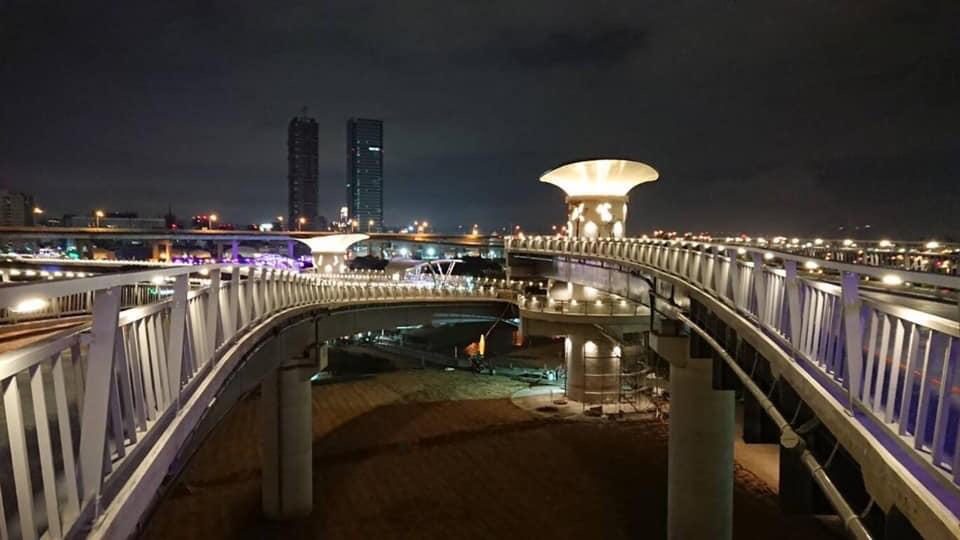 辰光橋頂棚夜間光影