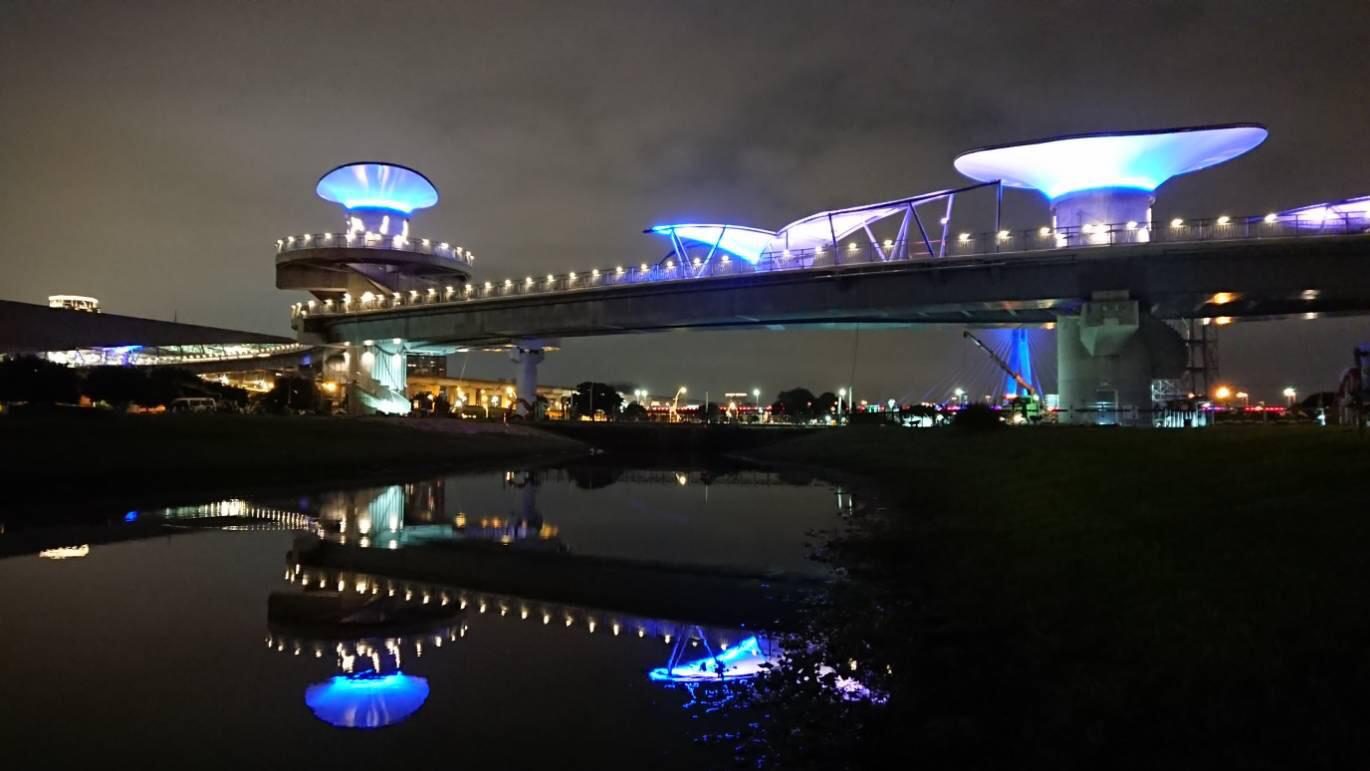 辰光橋水面倒影夜景
