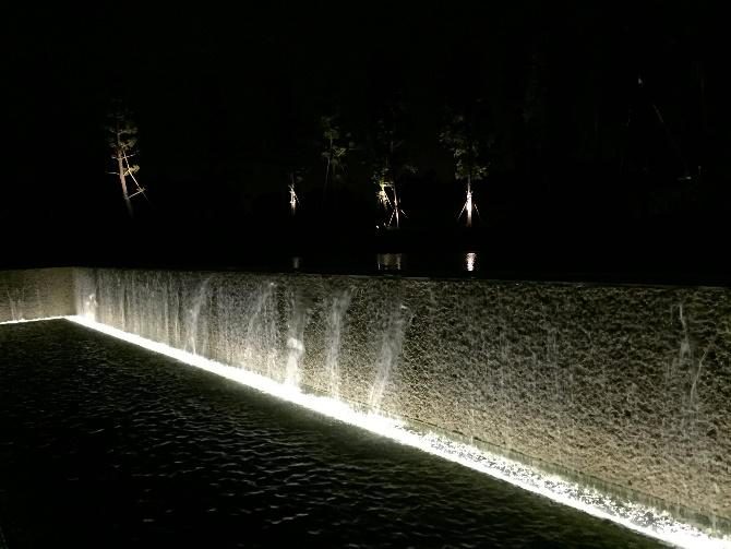 墨默空間夜間水景